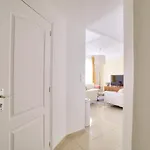 Superb T3 100 Meters From The Port Of