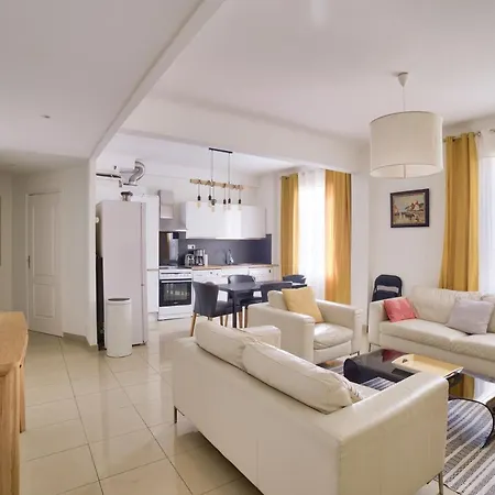 Superb T3 100 Meters From The Port Of