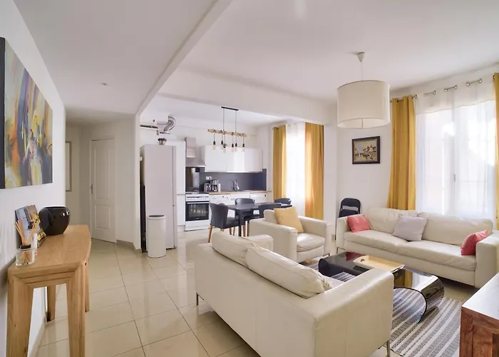 Superb T3 100 Meters From The Port Of